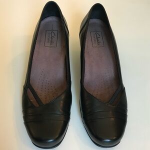 Clarks Active Air Everyday Women's Black Leather Loafers. Size 8M.